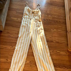 Cute stripped romper!